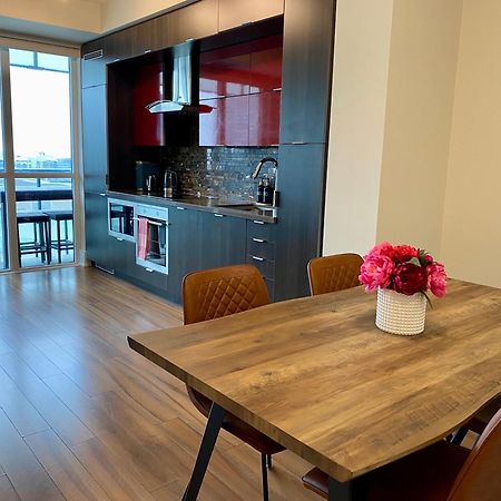 Central Toronto Suite - Free Parking, City Views, Near Cn Tower Eksteriør billede