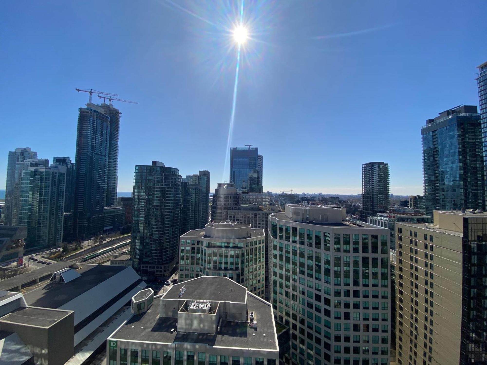 Central Toronto Suite - Free Parking, City Views, Near Cn Tower Eksteriør billede
