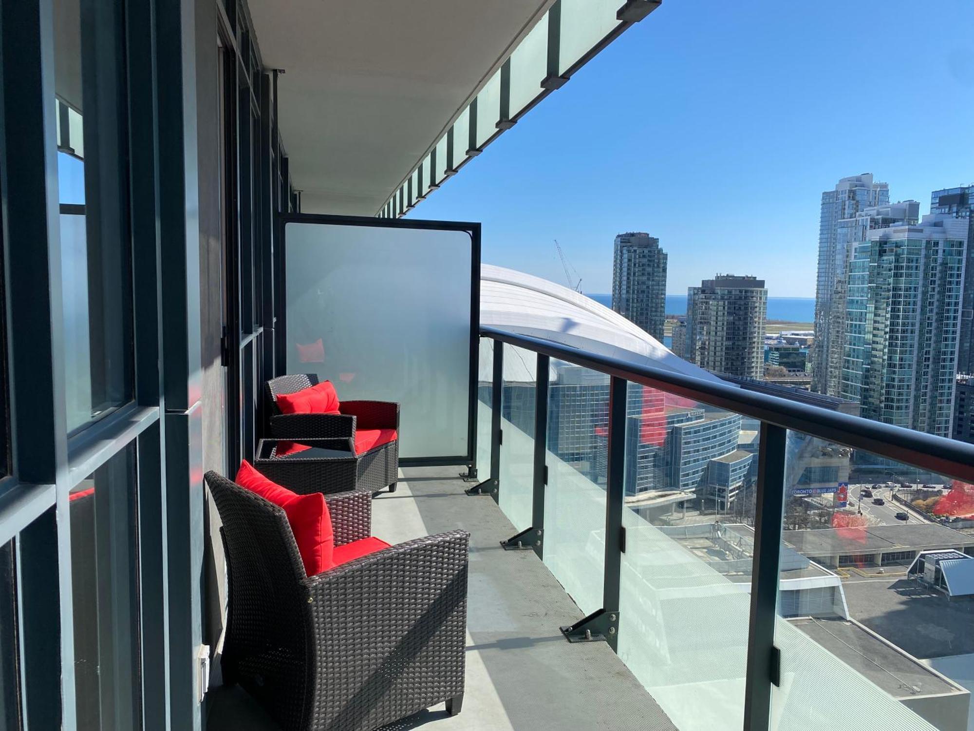 Central Toronto Suite - Free Parking, City Views, Near Cn Tower Eksteriør billede