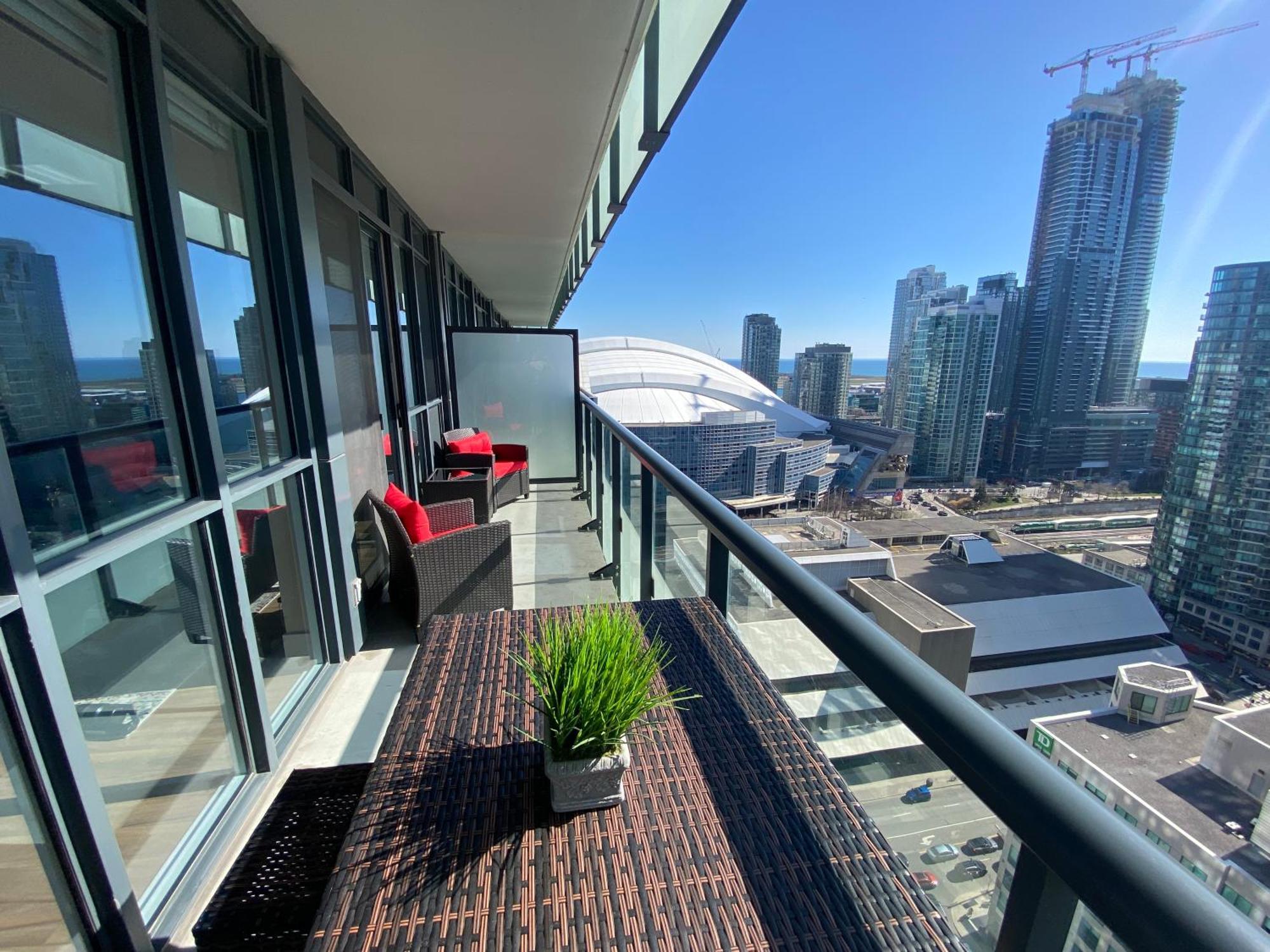 Central Toronto Suite - Free Parking, City Views, Near Cn Tower Eksteriør billede