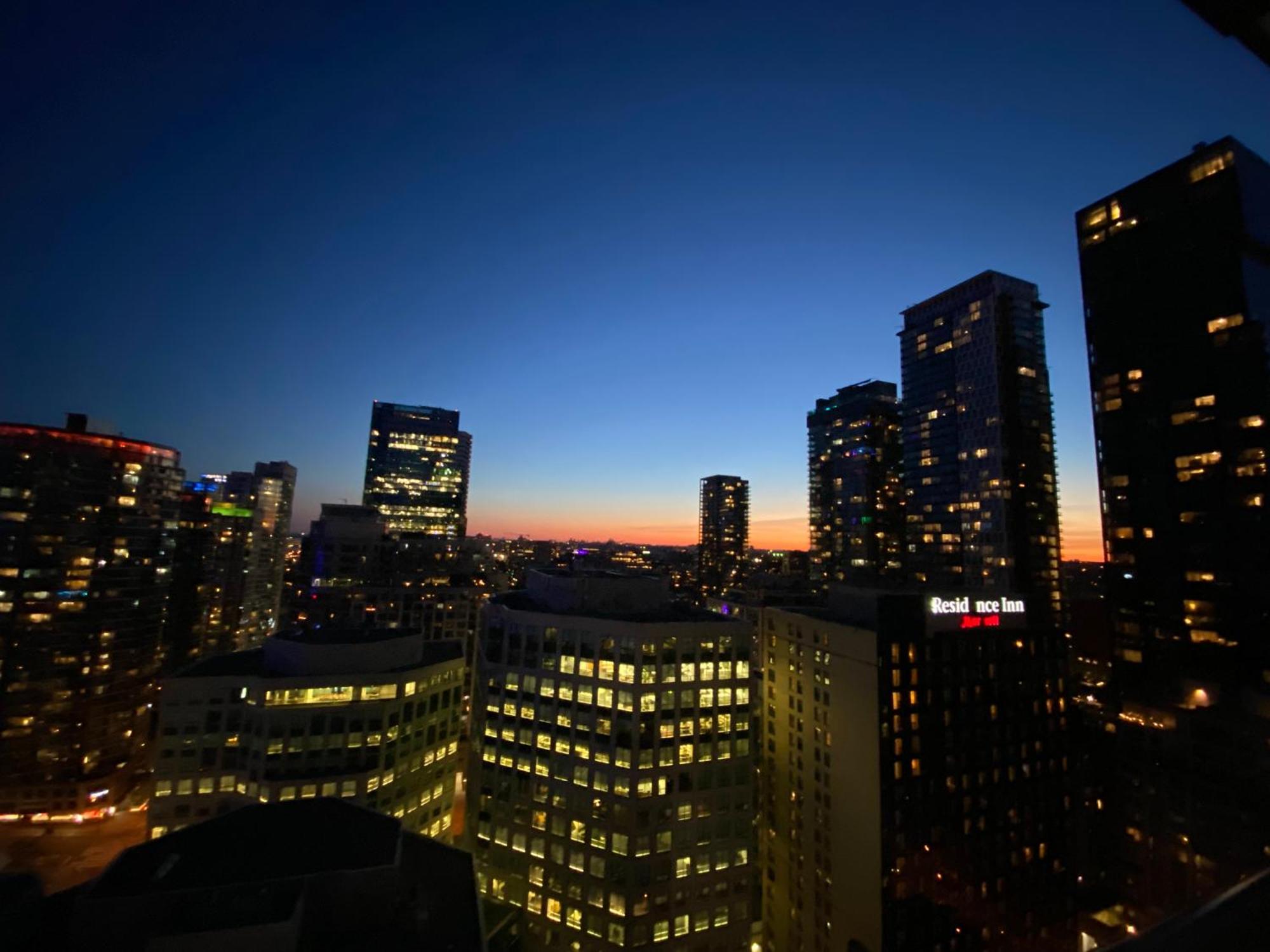 Central Toronto Suite - Free Parking, City Views, Near Cn Tower Eksteriør billede
