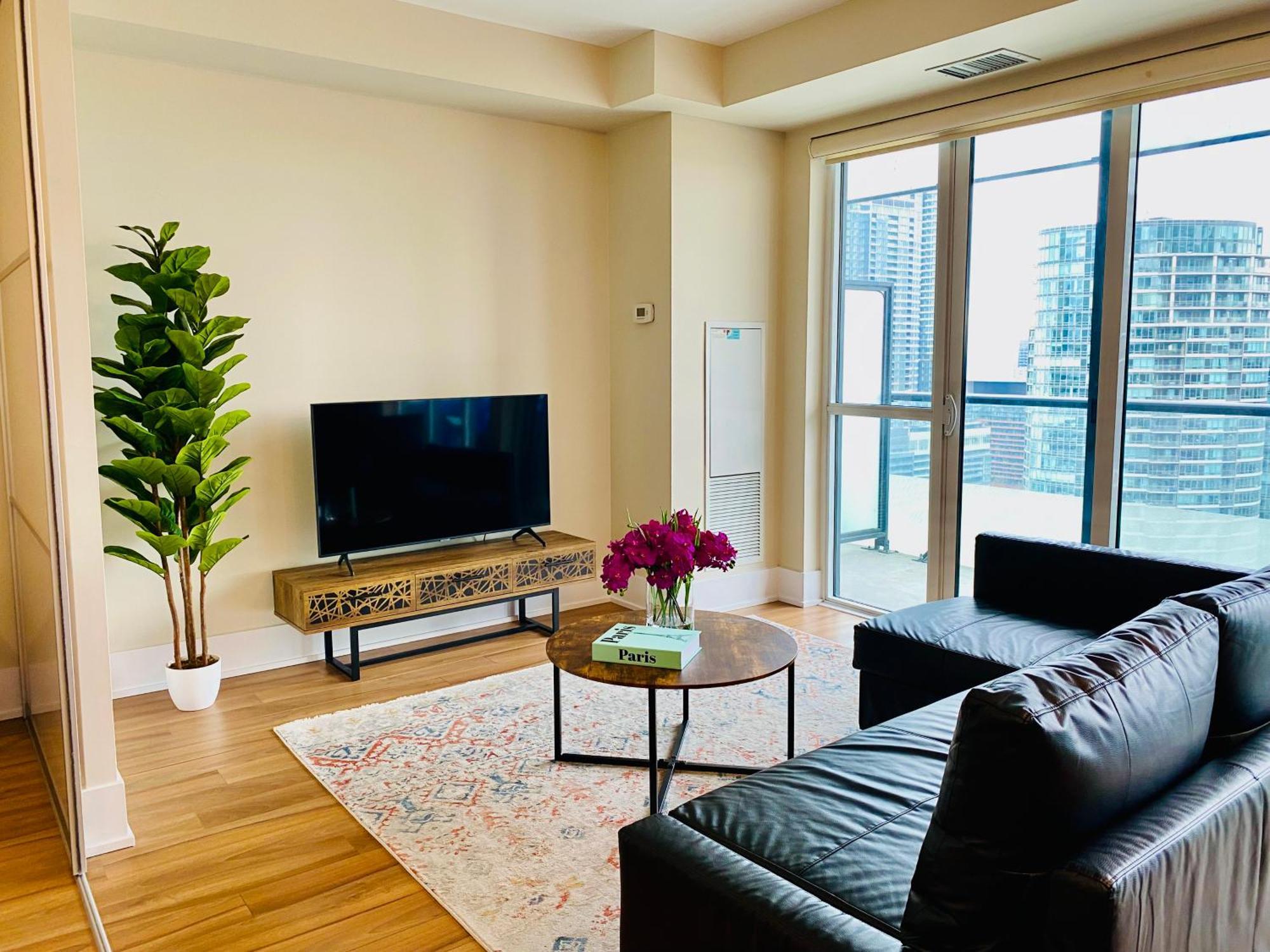 Central Toronto Suite - Free Parking, City Views, Near Cn Tower Eksteriør billede