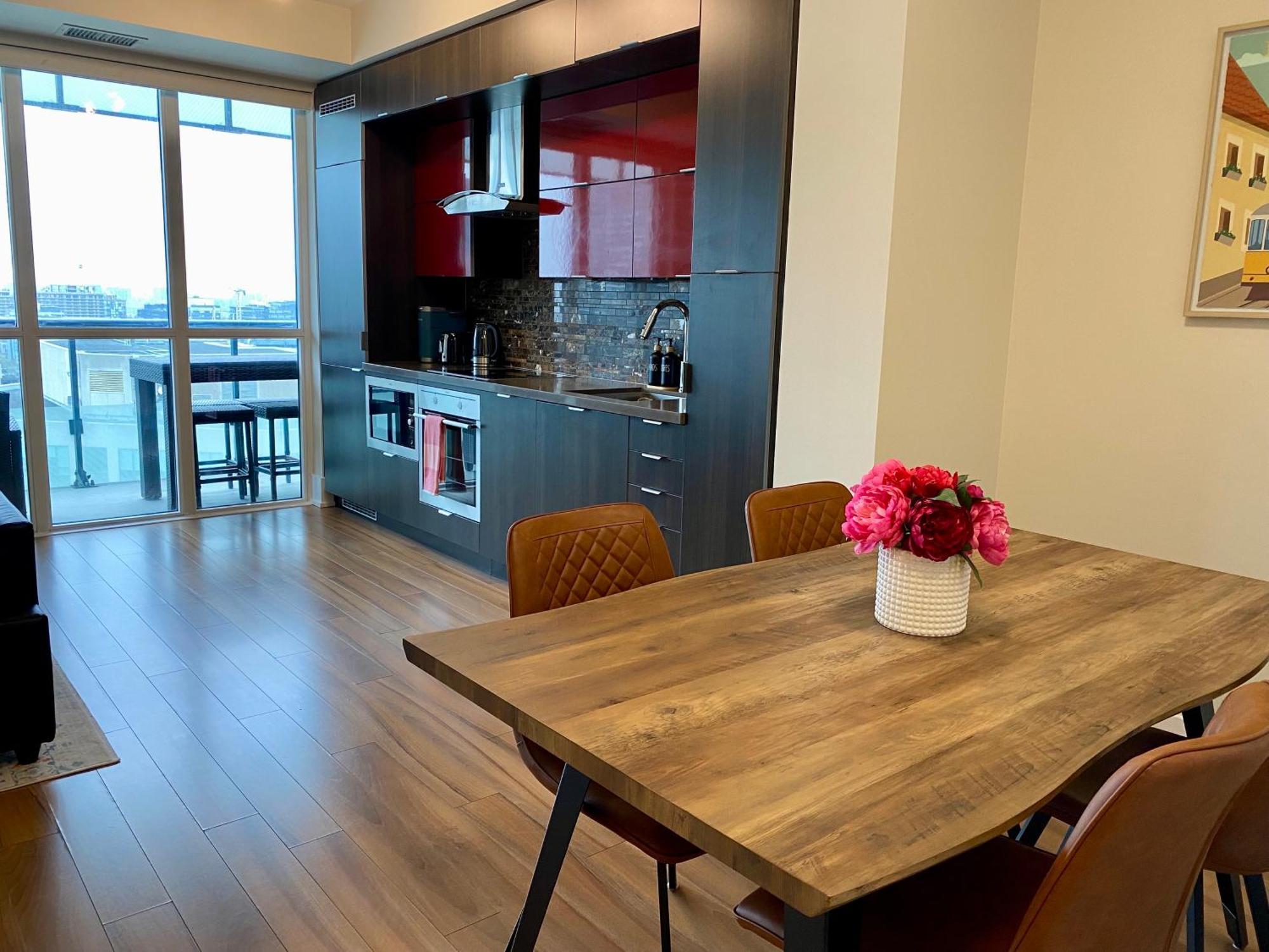 Central Toronto Suite - Free Parking, City Views, Near Cn Tower Eksteriør billede