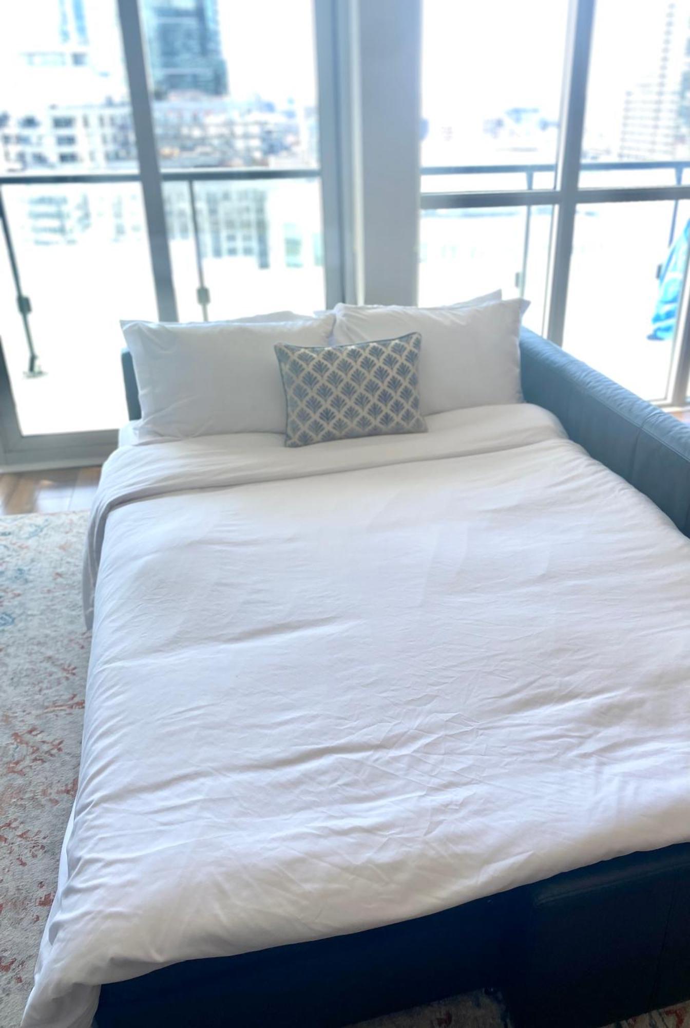 Central Toronto Suite - Free Parking, City Views, Near Cn Tower Eksteriør billede